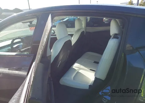 2023 Tesla Model Y Awd/Long Range Dual Motor All-Wheel Drive z USA, uszkodzony, nr VIN 7SAYGAEE9PF662232